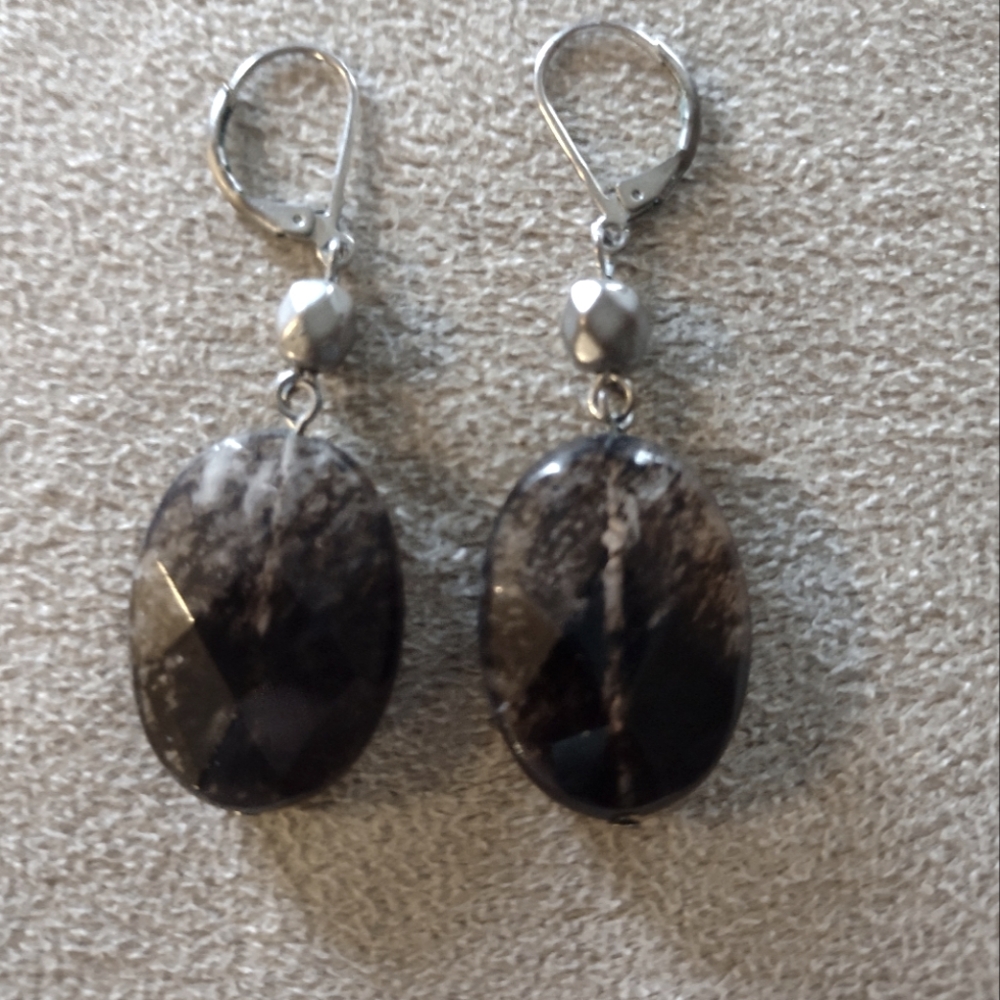 Agate dangle earrings